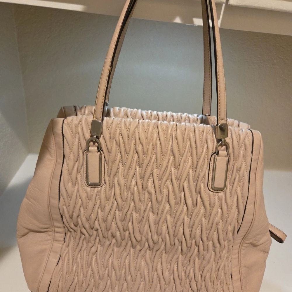 Vintage Coach Model 25824 Cream Textured Tote with Elegant Design